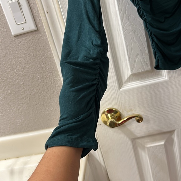 💜 2/$20 Skies Are Blue closed neck, Green Hunter, long sleeves, Medium size top - Picture 3 of 6